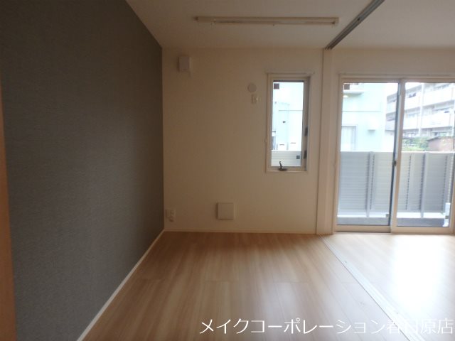 写真は同型タイプ プレジール下大利弐番館 ベッドルーム