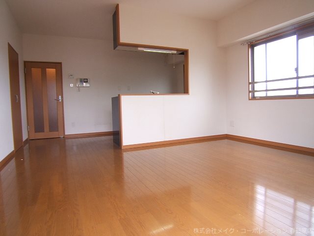 サンルージュ春日 リビング