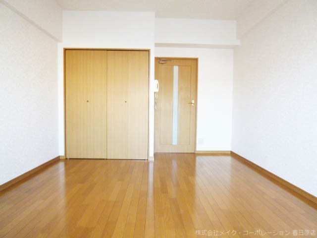 写真は同型タイプ リーセント春町 リビング