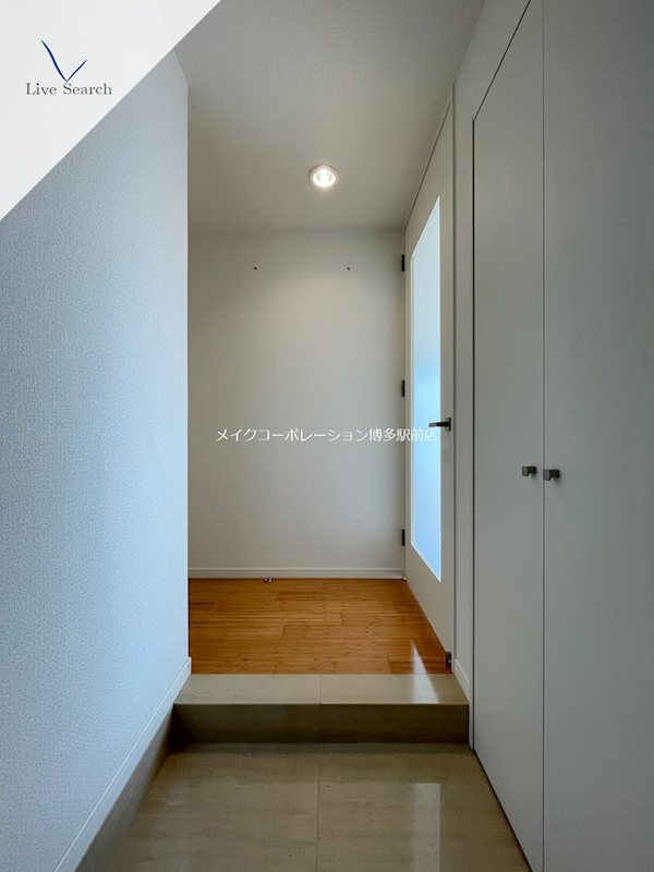 ※写真は棟内別部屋参考写真です リンデス 玄関