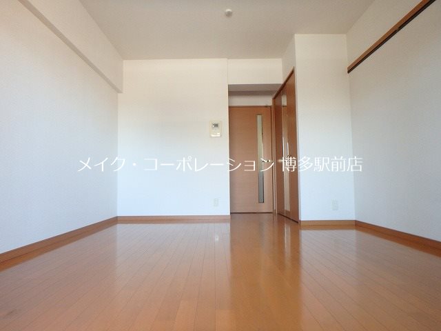 ピュアドーム箱崎ステーション リビング