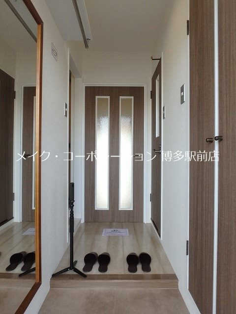※写真は棟内別部屋参考写真 アクシス東平尾Ⅱ 玄関
