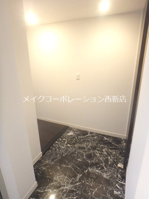 ラクレイス西新レジデンシャルタワー 玄関