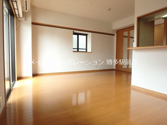 ピュアドーム博多リバーサイト リビング