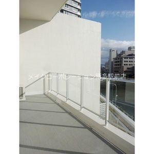 ラクレイス西新レジデンシャルタワー ベランダ