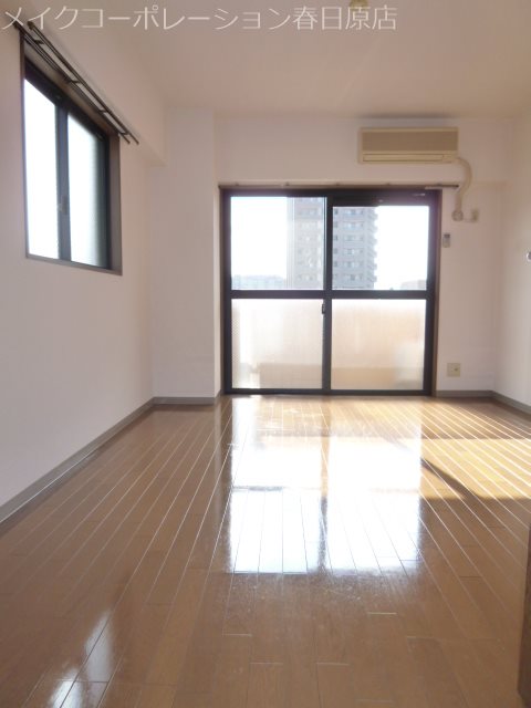 写真は同型タイプ エスペランス白木原 リビング