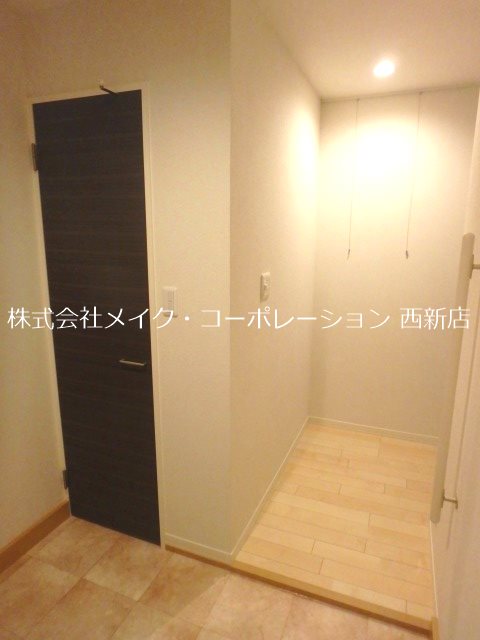 パインコート城西 玄関
