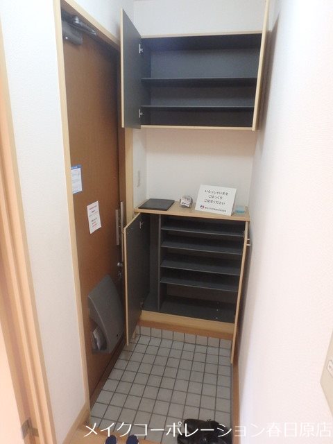 写真は同型タイプ メゾン・クレールB棟 玄関