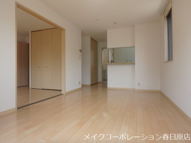 写真は同型タイプ メゾン・クレールB棟 リビング