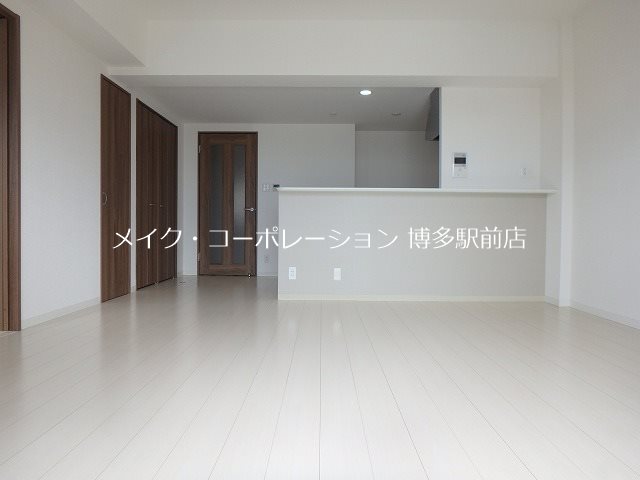 リビング ネクスト吉塚 玄関