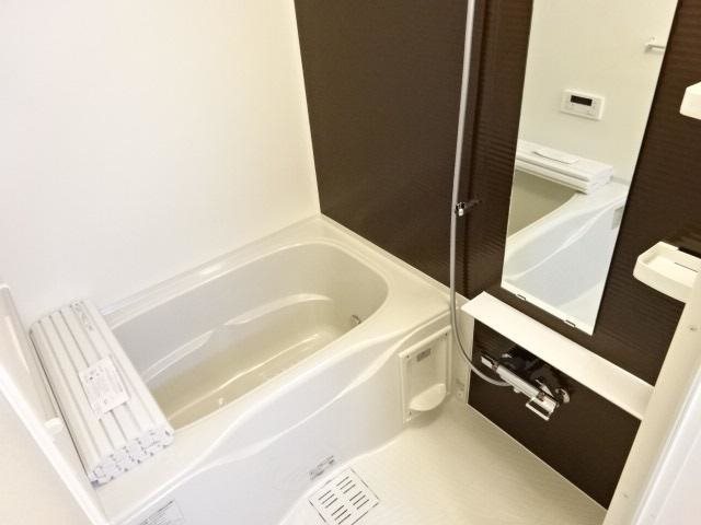 写真は同型タイプ ルミナス令和 風呂画像