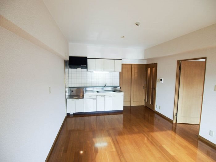 写真は同型タイプ サンコーポ曰佐 リビング