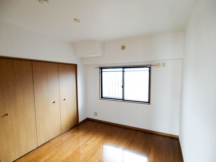 写真は同型タイプ サンコーポ曰佐 ベッドルーム