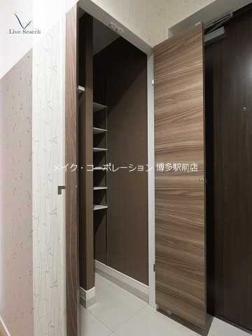 ロイヤルガーデン博多アネックス 玄関