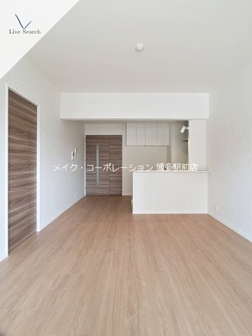 ロイヤルガーデン博多アネックス リビング