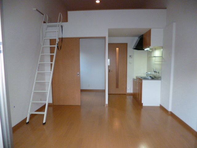 アリエスサン西新 リビング