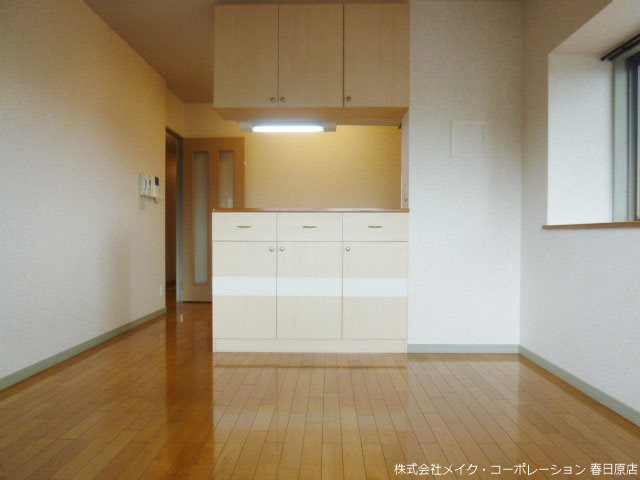 写真は同型タイプ コンフォルテ・ヴォレ春日 リビング