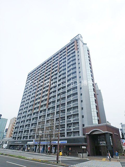 ロイヤルコンフォート渡辺通り 外観