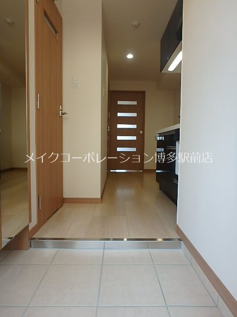 ロイヤルコンフォート渡辺通り 玄関