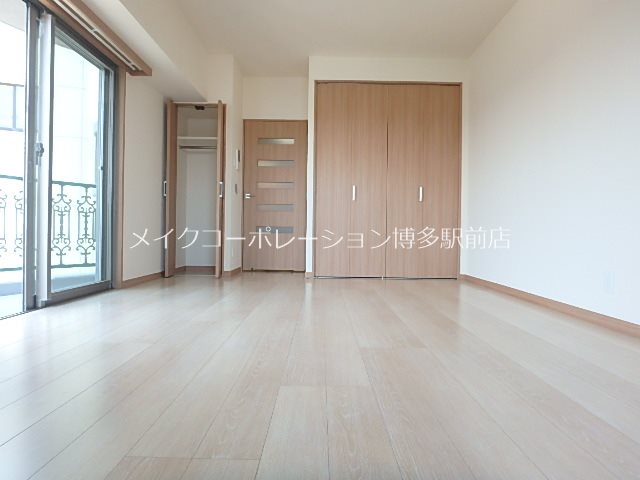 ロイヤルコンフォート渡辺通り リビング