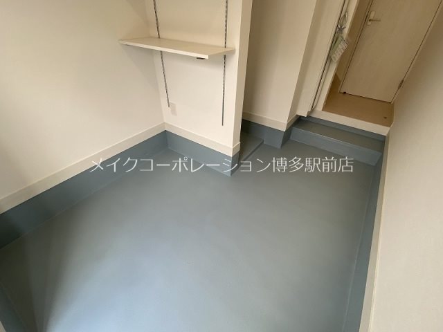 玄関 クワトロ・ヴィラ竹下 玄関