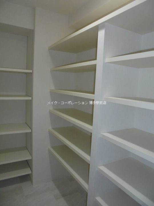 エルヴィータ渡辺通 玄関