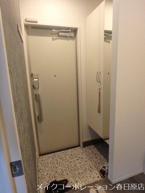 写真は同型タイプ クレストヴェール清水 玄関