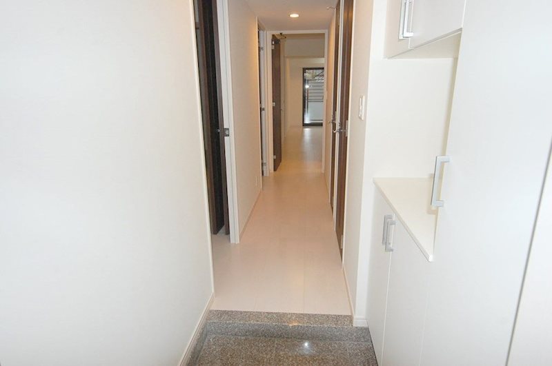 スパシオ・コモド平尾 玄関