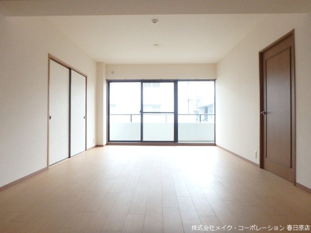 アソシエート春日 リビング
