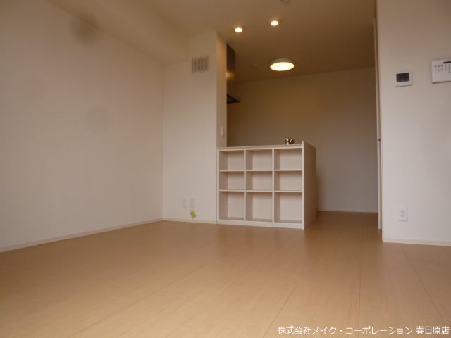 ロイヤルコート空港南 リビング