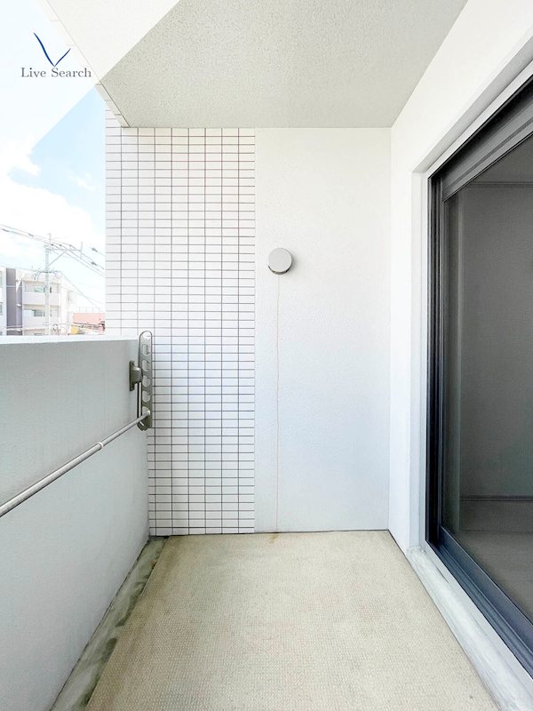 写真は同型タイプ リアンレガーロ井尻ステーションEAST館 ベランダ