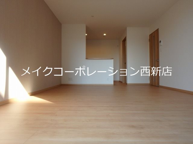 フロールサラⅠ【駐車場無料】 リビング