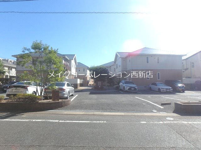 外観 マーチン・ブランシェB棟~駐車場無料~ その他外観1