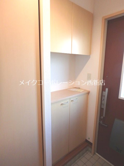 玄関 マーチン・ブランシェB棟~駐車場無料~ その他7