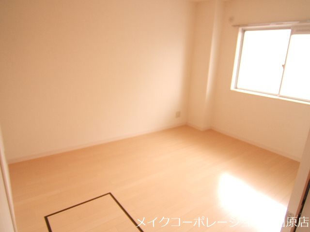 写真は同型タイプ ルネスボナール ベッドルーム