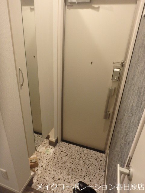写真は同型タイプ クレストヴェール清水 玄関