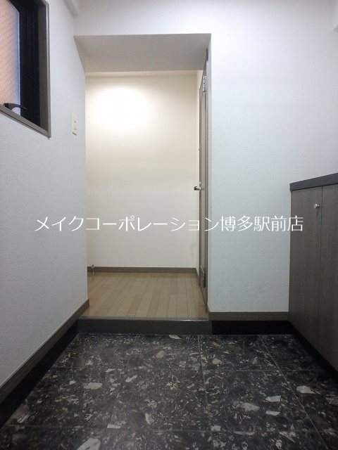 ジートラスト薬院 玄関