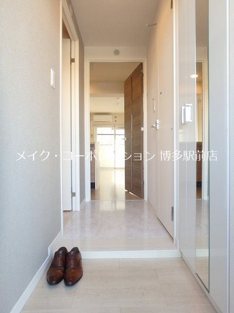 ※写真は棟内別部屋参考写真 サングランテ博多駅南 玄関