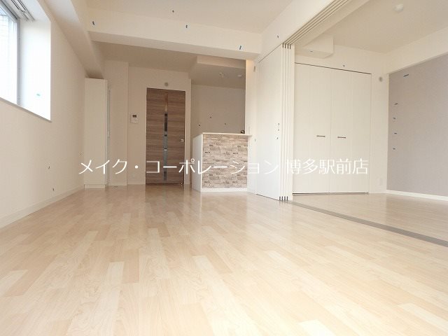 ※写真は棟内別部屋参考写真 サングランテ博多駅南 リビング