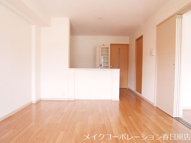 写真は同型タイプ ピュア中通りⅡ リビング