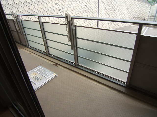 写真は同型タイプ ピュア中通りⅡ ベランダ