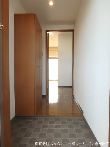 写真は同型タイプ メイワコンチネンタル 玄関