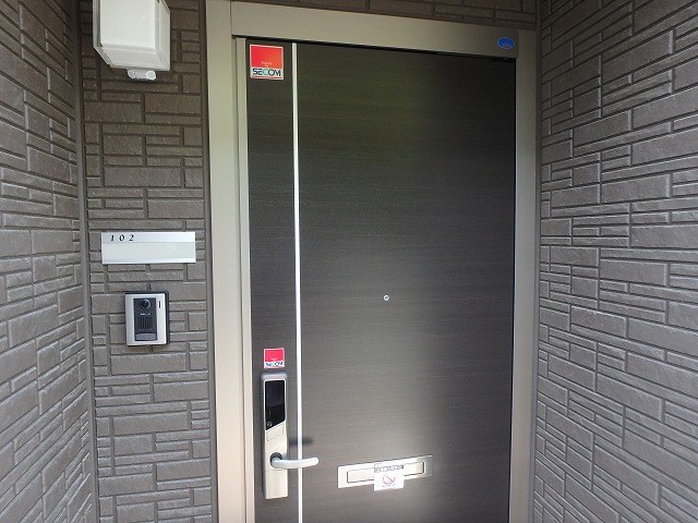 D-room寺塚　参番館 玄関