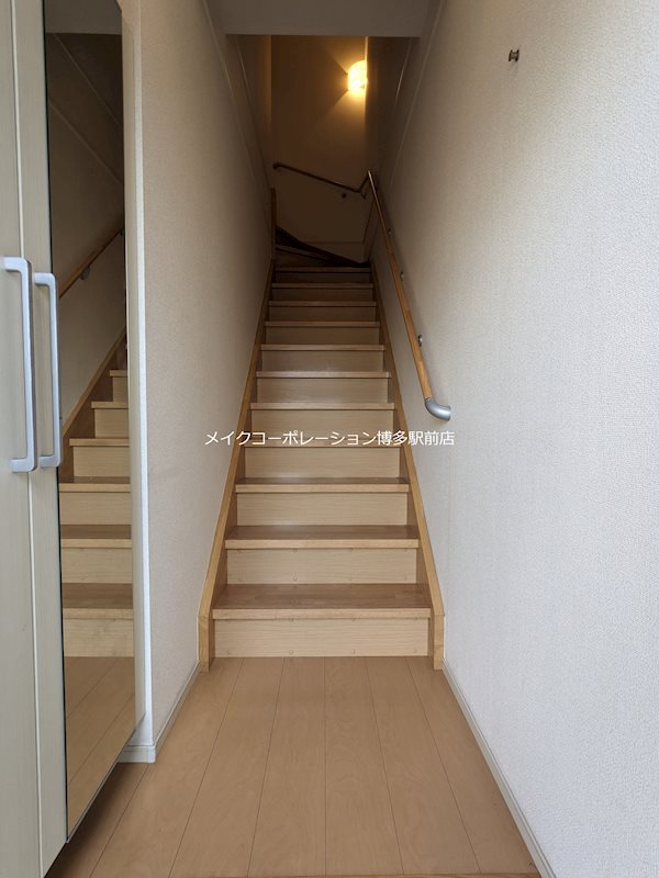 ※室内写真は棟内別部屋参考写真 パークコート空港西A 玄関