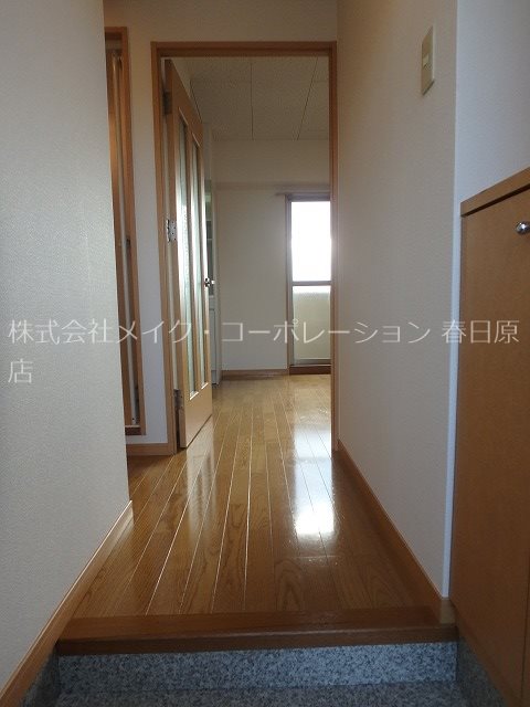 エース参番館 玄関