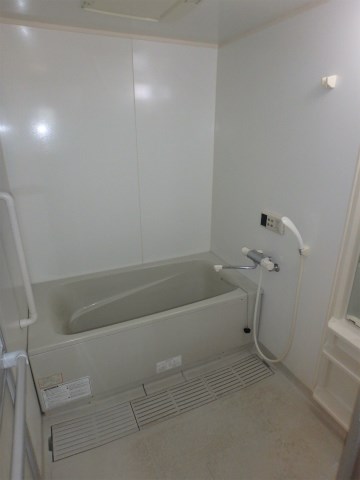 写真は同型タイプ グレイス大城 風呂画像