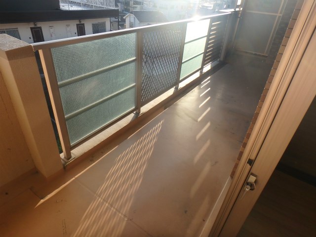 写真は同型タイプ グレイス大城 ベランダ