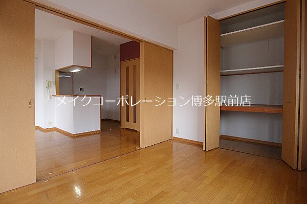 ザルヴェ大橋弐番館 リビング