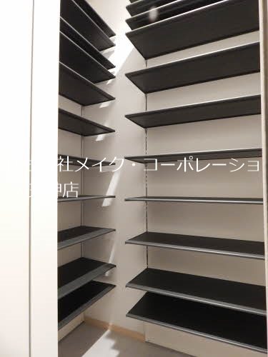 メゾンシレンス大濠 玄関