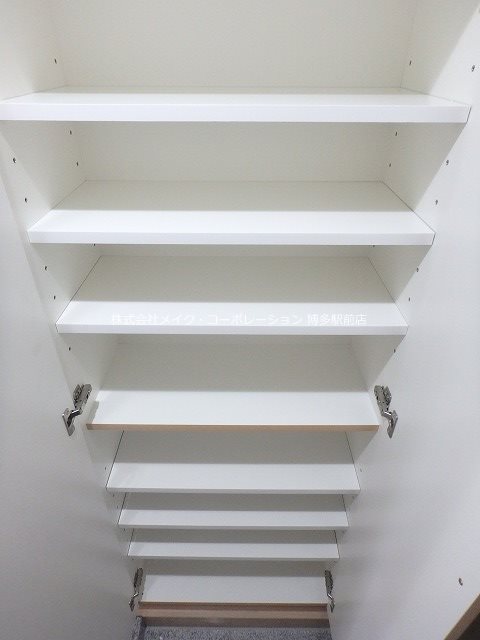 同物件、別部屋の写真です。 第35川崎ビル 玄関